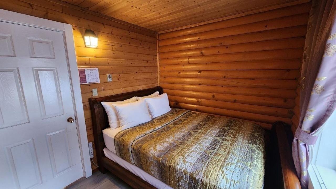 Mt. Revelstoke Alpine Chalets Exteriör bild