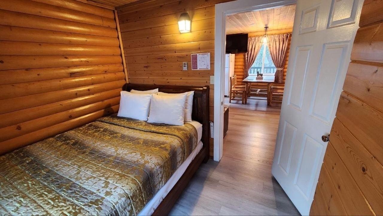 Mt. Revelstoke Alpine Chalets Exteriör bild